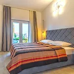 Bura By Guide Villa
